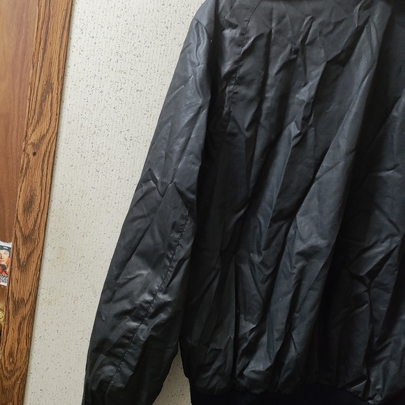 Thunderbird coupe Black Windbreaker with Ribbed Collar and Zipper Closure - Picture 12 of 13